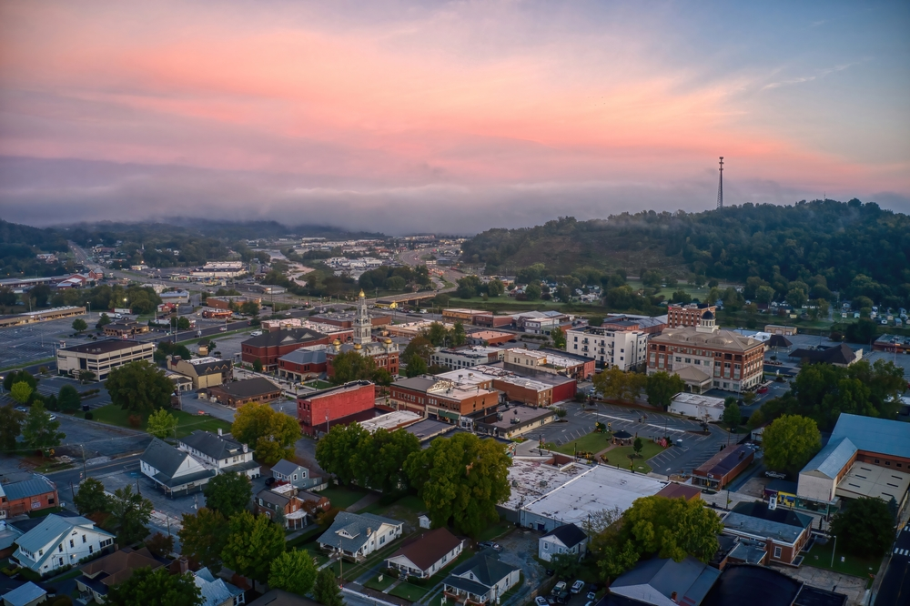 sevierville is one of the town towns in pigeon forge