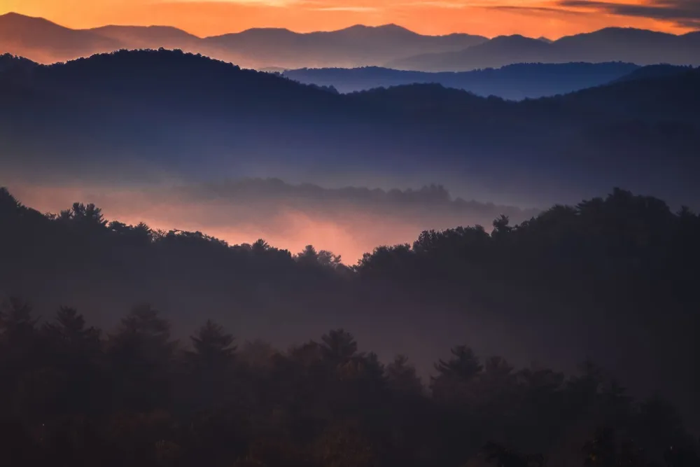 blue and smoky smoky mountains