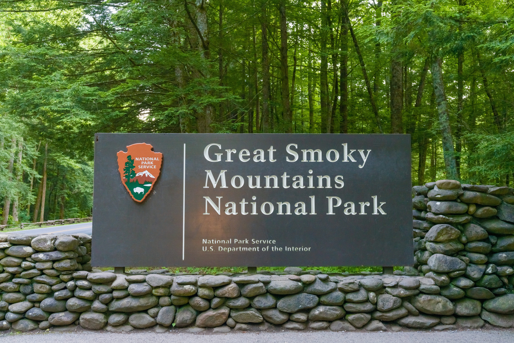 great smoky mountains national park sign